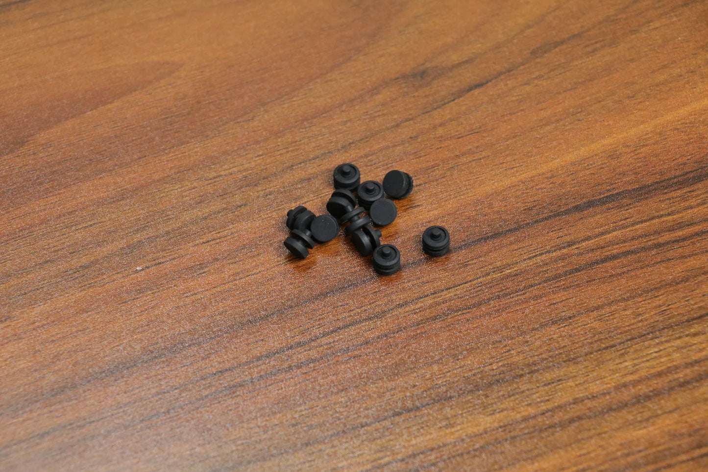 Rubber feet set with small case screws